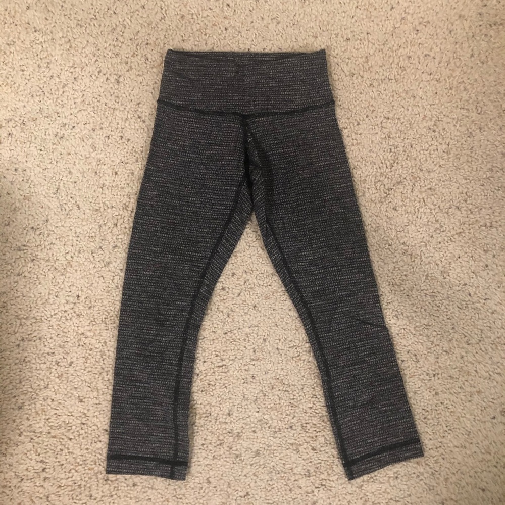 Lululemon Wunder Under grey crop leggings